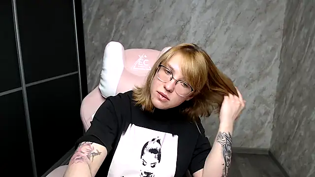 Snapshot of Reginasmilee chatting on 03-15-25, 07:53 Reginasmilee online show from 03-15-25, 07:53