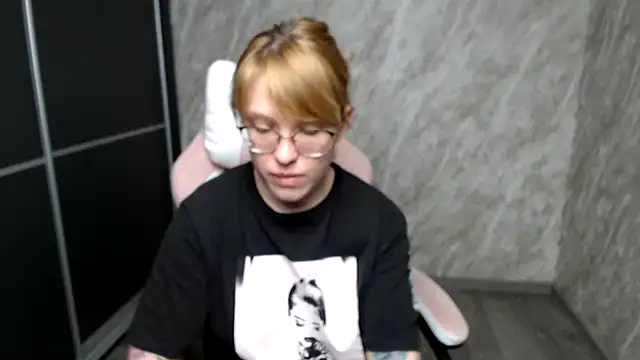 Snapshot of Reginasmilee chatting on 03-15-25, 02:01 Reginasmilee online show from 03-15-25, 02:01