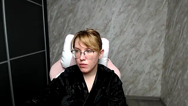 Snapshot of Reginasmilee chatting on 03-16-25, 03:17 Reginasmilee online show from 03-16-25, 03:17