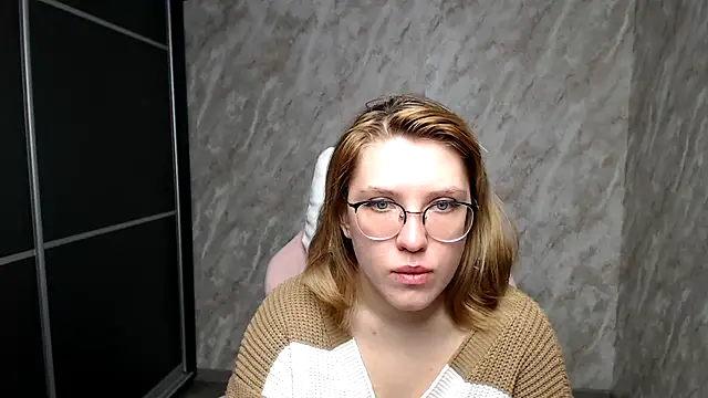 Snapshot of Reginasmilee chatting on 03-18-25, 03:42 Reginasmilee online show from 03-18-25, 03:42