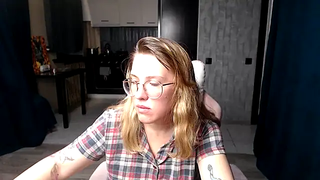 Snapshot of Reginasmilee chatting on 09-11-25, 11:49 Reginasmilee online show from 09-11-25, 11:49