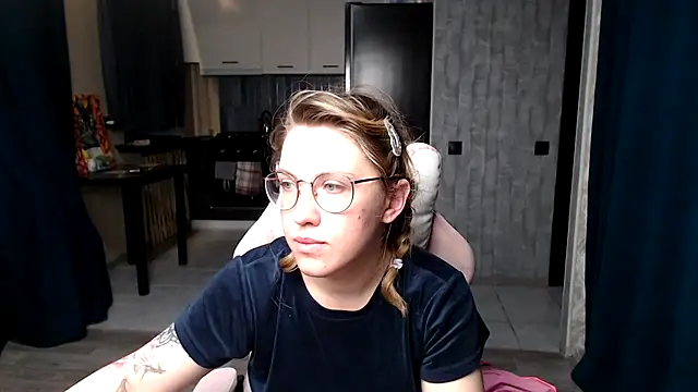 Snapshot of Reginasmilee chatting on 09-14-25, 11:48 Reginasmilee online show from 09-14-25, 11:48