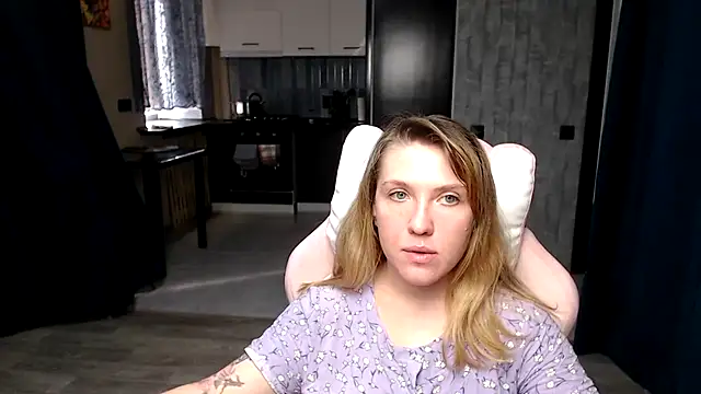 Snapshot of Reginasmilee chatting on 09-23-25, 12:08 Reginasmilee online show from 09-23-25, 12:08