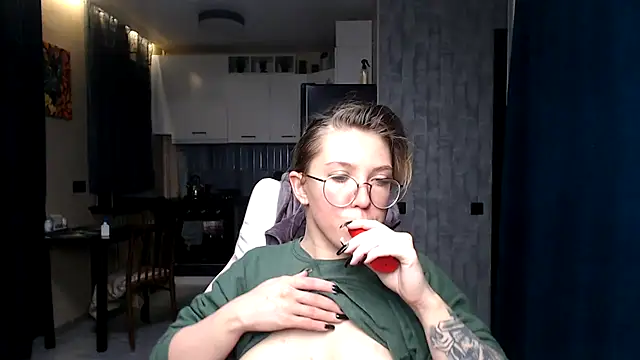 Snapshot of Reginasmilee chatting on 09-30-25, 02:38 Reginasmilee online show from 09-30-25, 02:38