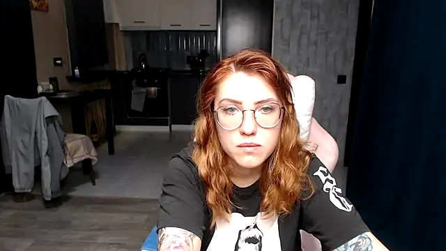 Snapshot of Reginasmilee chatting on 10-13-25, 11:27 Reginasmilee online show from 10-13-25, 11:27