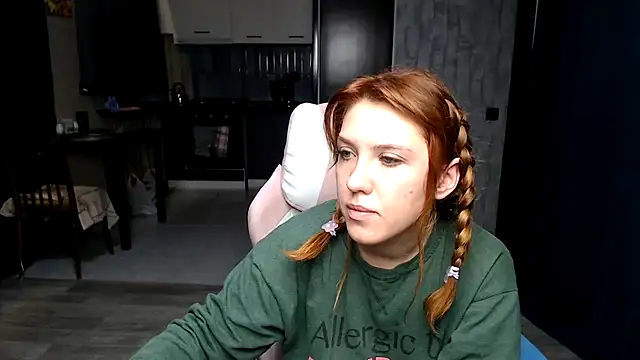 Snapshot of Reginasmilee chatting on 10-15-25, 11:16 Reginasmilee online show from 10-15-25, 11:16