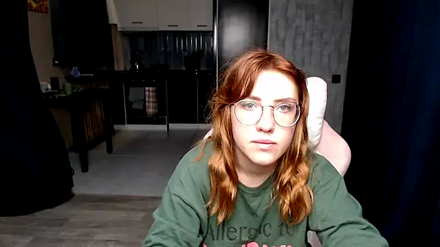 Snapshot of Reginasmilee chatting on 10-17-25, 11:29 Reginasmilee online show from 10-17-25, 11:29