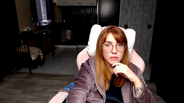 Snapshot of Reginasmilee chatting on 10-23-25, 11:31 Reginasmilee online show from 10-23-25, 11:31