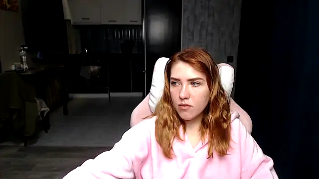 Snapshot of Reginasmilee chatting on 10-28-25, 12:47 Reginasmilee online show from 10-28-25, 12:47