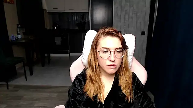 Reginasmilee online show from 11-14-25, 02:38