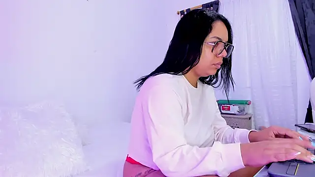 Juliet Ember01 online show from 07-17-26, 04:08