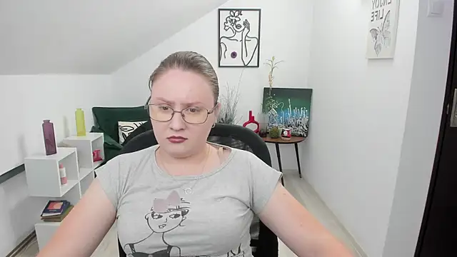 Snapshot of IrenneBates chatting on 07-08-26, 09:58 IrenneBates online show from 07-08-26, 09:58