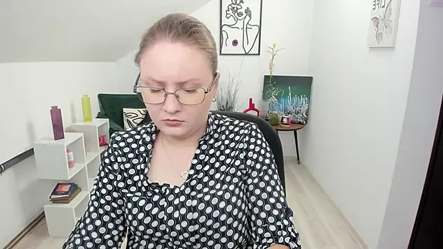 Snapshot of IrenneBates chatting on 07-10-26, 09:56 IrenneBates online show from 07-10-26, 09:56