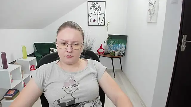 Snapshot of IrenneBates chatting on 07-22-26, 09:45 IrenneBates online show from 07-22-26, 09:45
