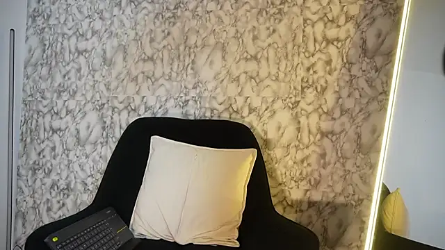 Snapshot of Tamara_roux_ chatting on 07-28-26, 12:34 Tamara roux online show from 07-28-26, 12:34