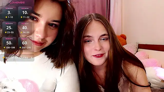 Snapshot of Viviaaan_n chatting on 07-10-26, 12:52 Viviaaan n online show from 07-10-26, 12:52