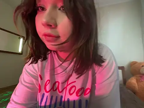 Snapshot of Viviaaan_n chatting on 07-14-26, 11:05 Viviaaan n online show from 07-14-26, 11:05