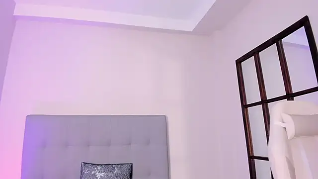 lexarouxx  online show from 07-18-26, 12:20