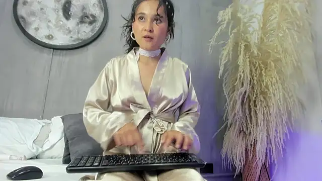 coco hirunkitty online show from 07-04-26, 12:06