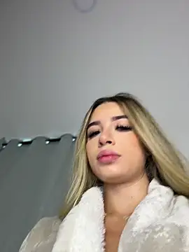 Lola-Blondie online show from 07-19-26, 01:37