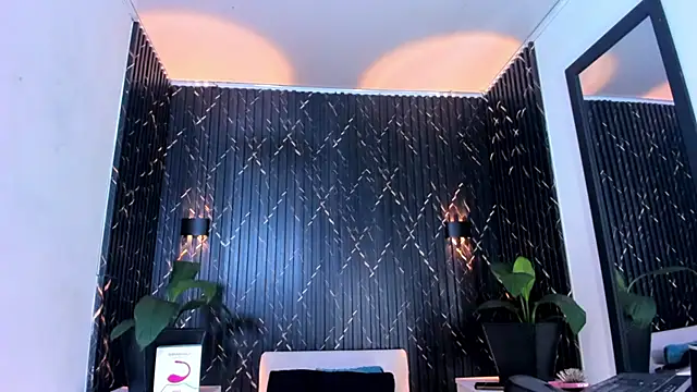 StefanyVillarreal  online show from 07-09-26, 08:57