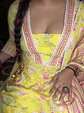 Snapshot of urs_sexy_sara chatting on 07-25-26, 05:32 urs sexy sara online show from 07-25-26, 05:32