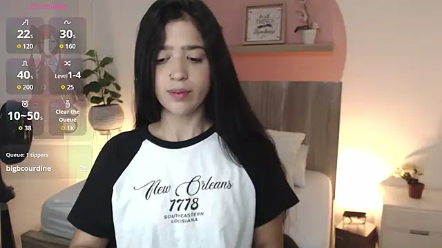 Snapshot of lucia_henao_ chatting on 07-20-26, 12:51 lucia henao online show from 07-20-26, 12:51
