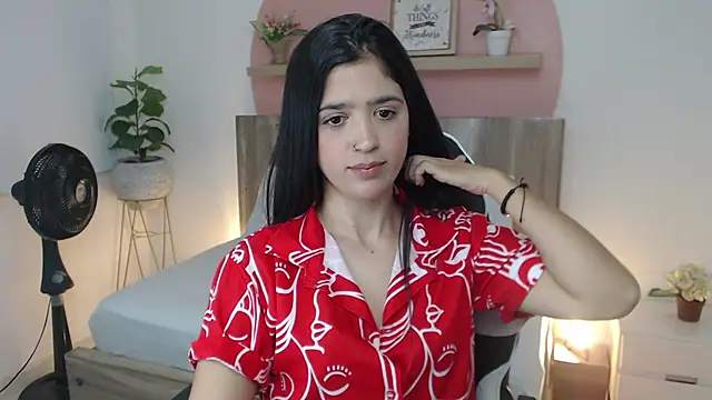 Snapshot of lucia_henao_ chatting on 07-29-26, 12:47 lucia henao online show from 07-29-26, 12:47
