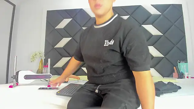darian lafortezaa online show from 07-04-26, 07:42