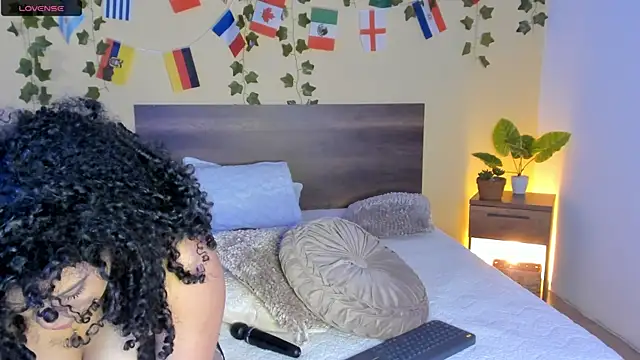 EbonnyRosse online show from 07-05-26, 08:16