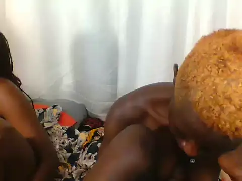 Snapshot of Goldy_petite chatting on 07-08-26, 12:15 Goldy petite online show from 07-08-26, 12:15