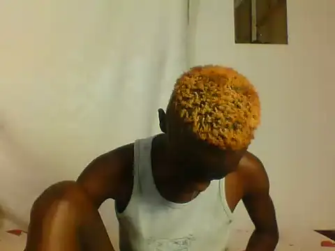 Snapshot of Goldy_petite chatting on 07-28-26, 12:48 Goldy petite online show from 07-28-26, 12:48