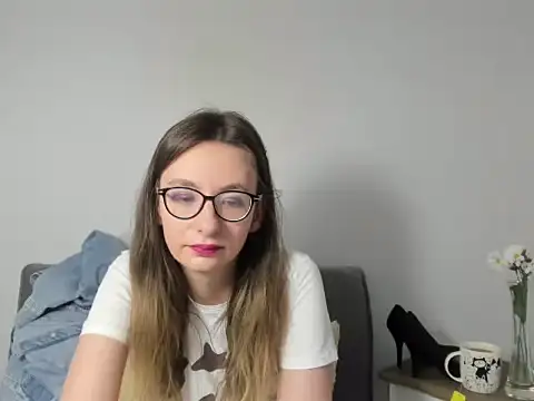 Snapshot of AnnaNatural chatting on 06-30-26, 04:19 AnnaNatural online show from 06-30-26, 04:19