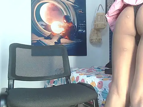Hotchantal1 online show from 07-14-26, 02:23