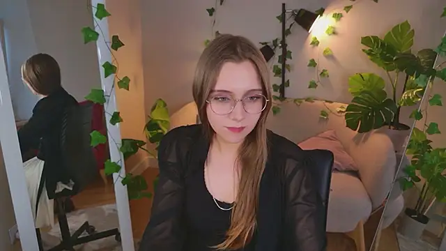 HollyWheeler online show from 07-02-26, 03:23