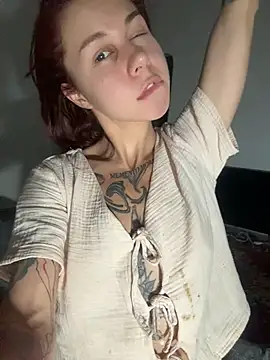 Snapshot of RosieDesire chatting on 06-30-26, 03:13 RosieDesire online show from 06-30-26, 03:13