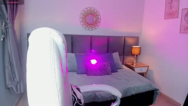 Snapshot of Rousy_moon chatting on 07-10-26, 01:47 Rousy moon online show from 07-10-26, 01:47