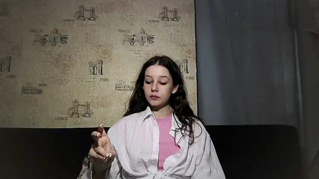 ElinoreHuxman online show from 07-04-26, 07:03