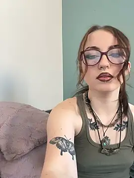 Snapshot of Ellie_Whitfield chatting on 07-03-26, 02:23 Ellie Whitfield online show from 07-03-26, 02:23