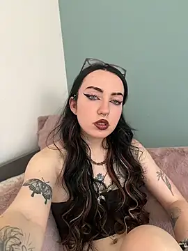 Snapshot of Ellie_Whitfield chatting on 07-16-26, 12:22 Ellie Whitfield online show from 07-16-26, 12:22