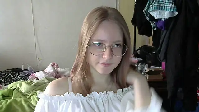 WinifredLunney online show from 07-09-26, 05:33