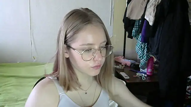 WinifredLunney online show from 07-15-26, 05:12