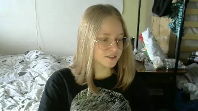 WinifredLunney online show from 07-20-26, 06:17