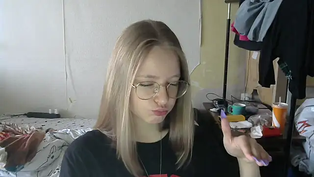 WinifredLunney online show from 07-23-26, 05:16