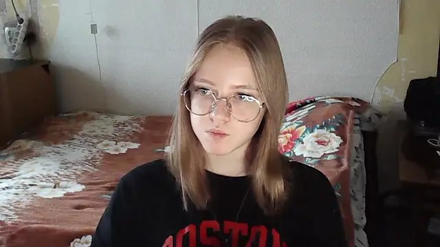 WinifredLunney online show from 07-28-26, 05:03