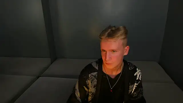 Snapshot of EdwinWilliams chatting on 07-10-26, 03:14 EdwinWilliams online show from 07-10-26, 03:14