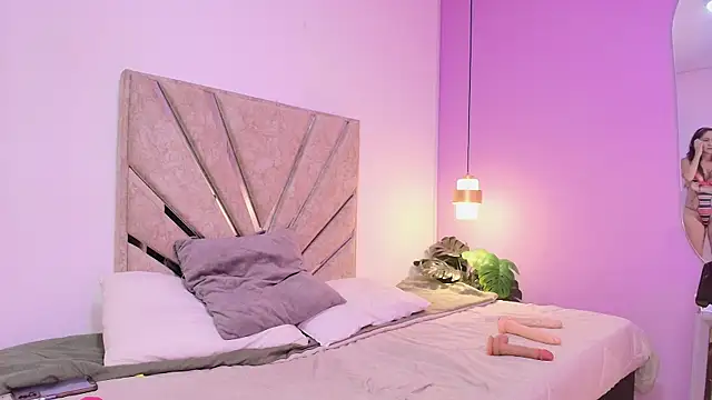 aleskahoffman1 online show from 07-24-26, 12:36