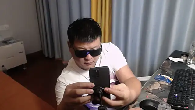 zhang1118 online show from 07-26-26, 03:25