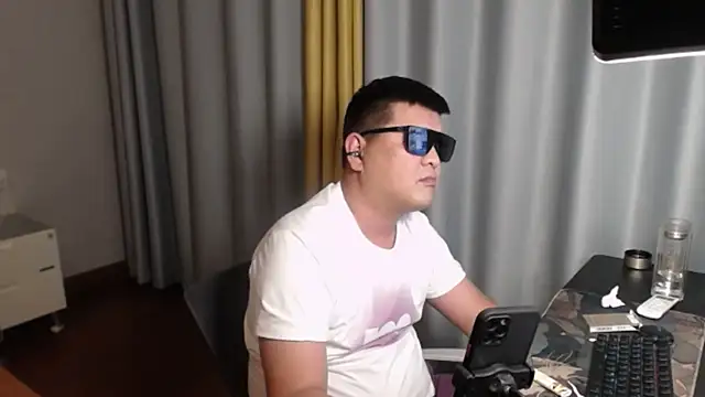 zhang1118 online show from 07-26-26, 03:30