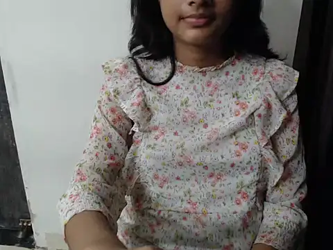 Sizzling Ruhii  online show from 07-06-26, 03:58